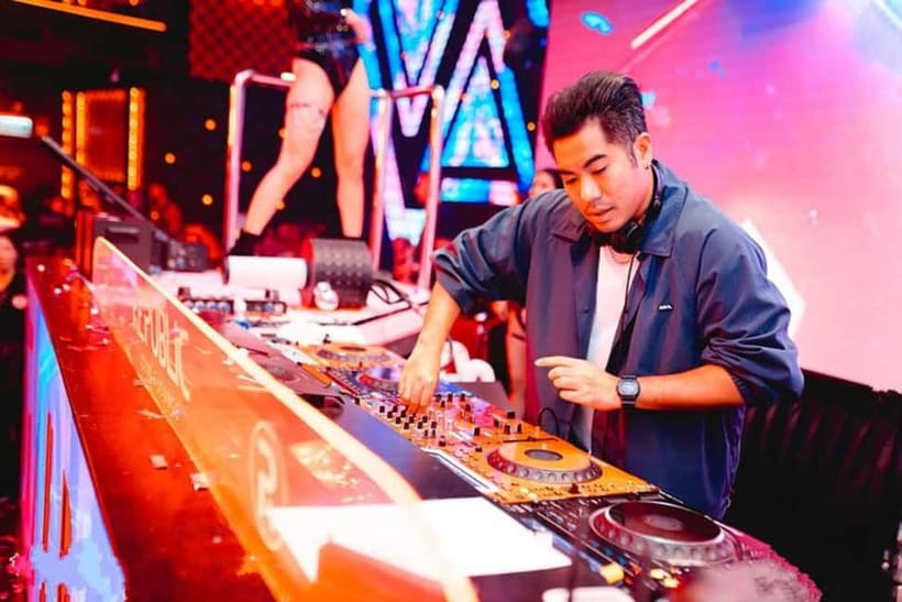 Pattaya: Rooftop, Nightclubs, Nightmarket & Walking Street - Republic Super Club: The Included Nightcap