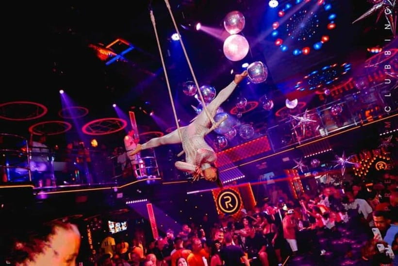 Pattaya: Rooftop, Nightclubs, Nightmarket & Walking Street - Dress Rules, Identification, and Nightlife Practicalities