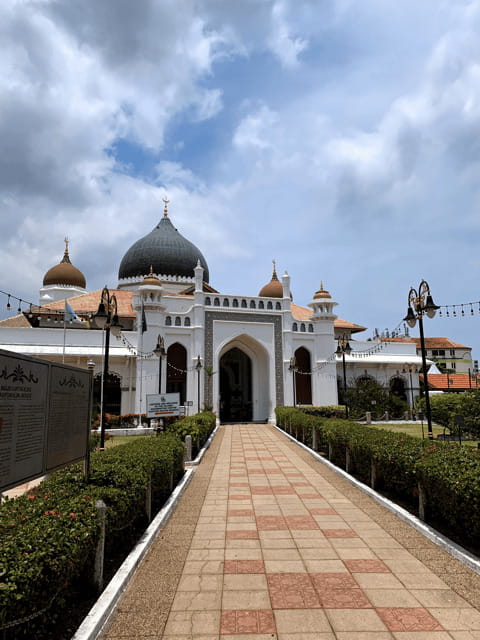 Penang: Georgetown Foodie Walking Tour with a Cocktail - Why the guide matters more than the food list