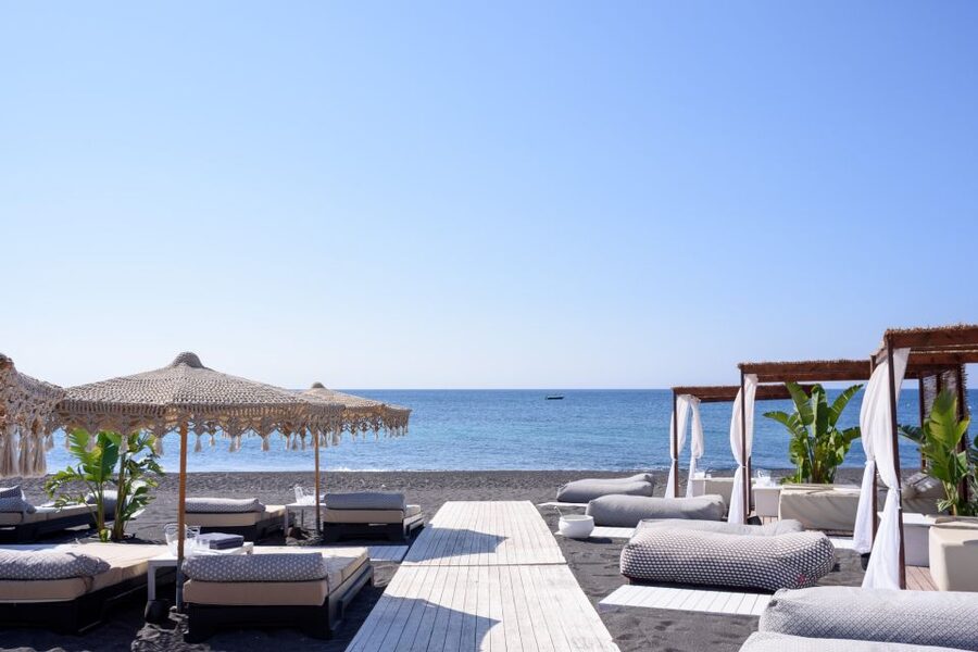 Perivolos Beach: Sun-Bed Experience FortyOne Bar Restaurant - Choosing between sunbeds and a cabana