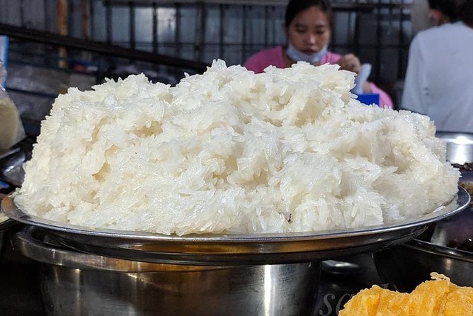 Phnom Penh Nightlife Street Food Tours - Phnom Penh Night Market: the evening’s liveliest finish