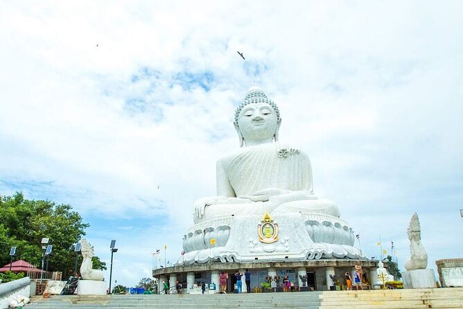 Phuket Real City Tour with Rum Cocktail - Guides, drivers, and the personal touch