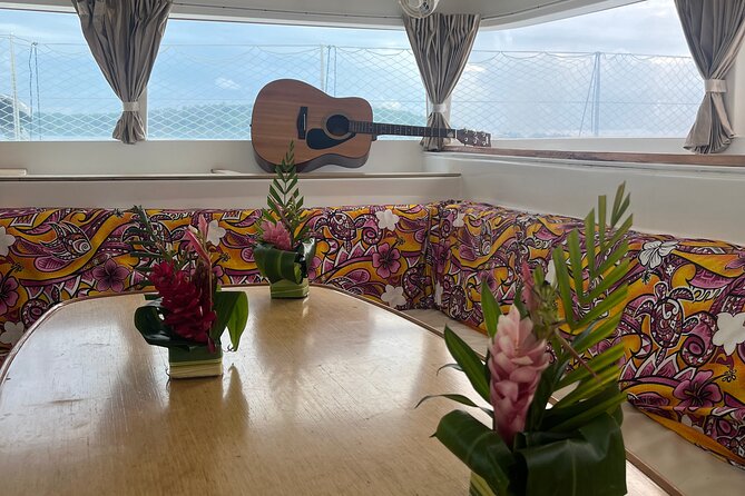 Polynesian atmosphere in Bora Bora Lagoon, Tapas and Cocktail - Key Points at a Glance