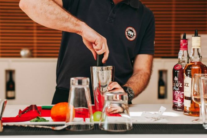 Port Wine Cocktails Workshop at Espaço Porto Cruz, Vila Nova de Gaia, Portugal - Learning what makes Port different