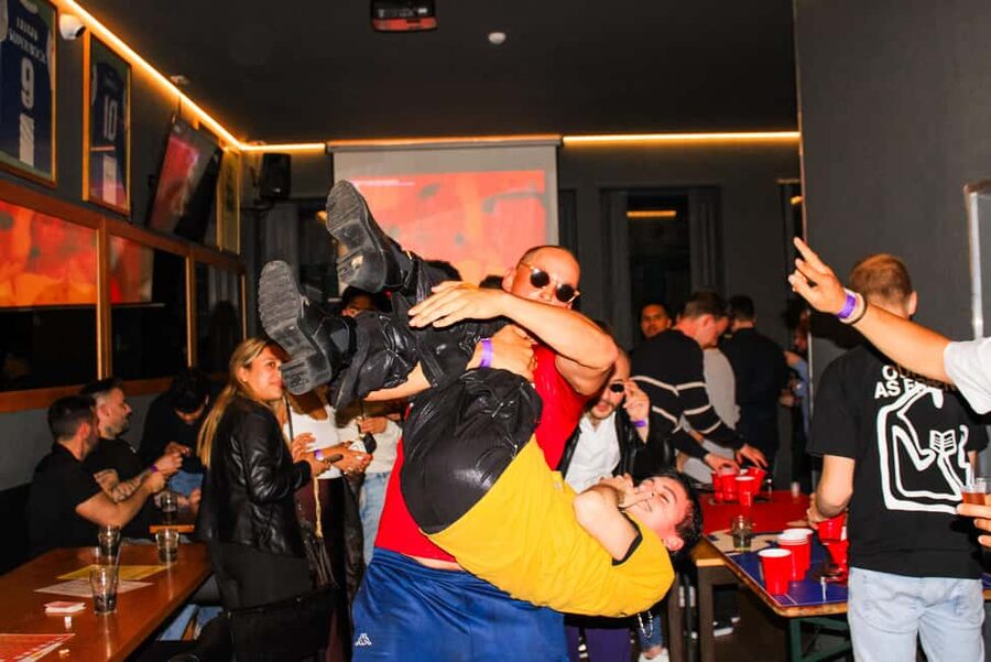 Porto: 4 Bar Pub Crawl, 7 Drinks, & Skip-the-Line Club Entry - Rua de Cândido dos Reis and the final club
