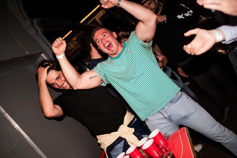 Porto: 4 Bar Pub Crawl, 7 Drinks, & Skip-the-Line Club Entry - Starting at Fonte dos Leões