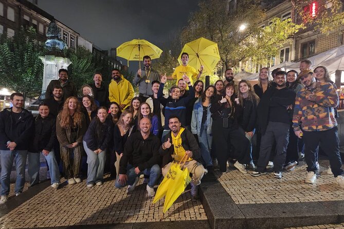 Porto Pubcrawl: 5h,7 Drinks,4 bars &Skip the line Club Entry - Starting at Fonte dos Leões at 10 p.m.