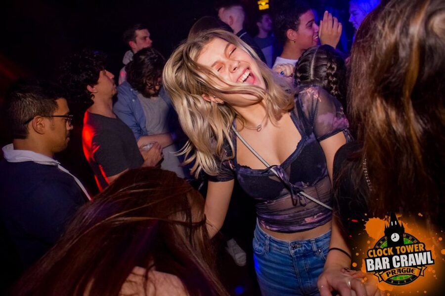 Prague: Clock Tower Bar Crawl ending at the BIGGEST CLUB - Quick takeaways