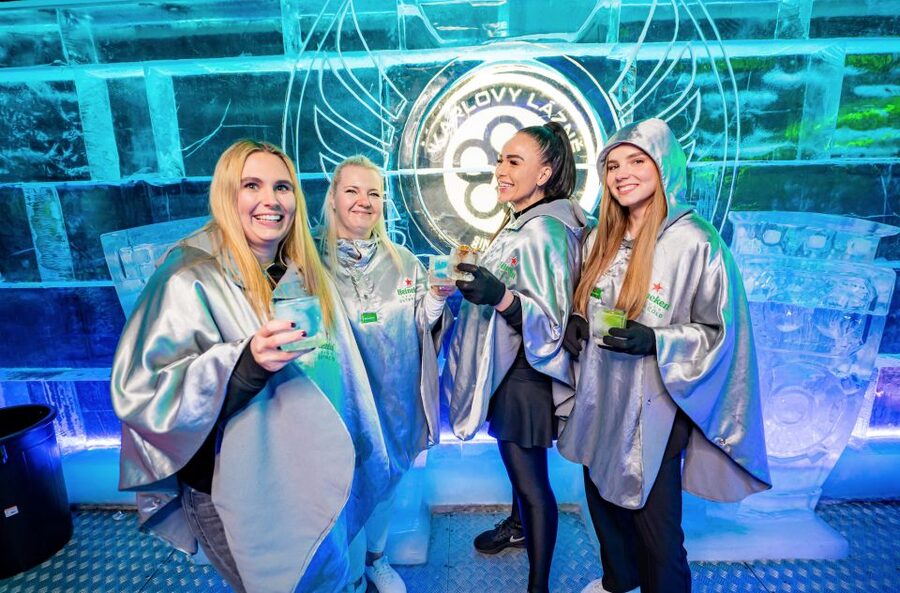 Prague: Entry ticket to Ice Pub Prague with Nightclub Option - What to wear for a room at -7°C