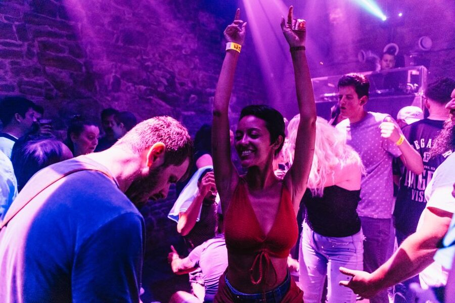 Prague: Pub Crawl with Unlimited Drinks & 5-floor Club Entry - How the Prague pub crawl begins at the first bar