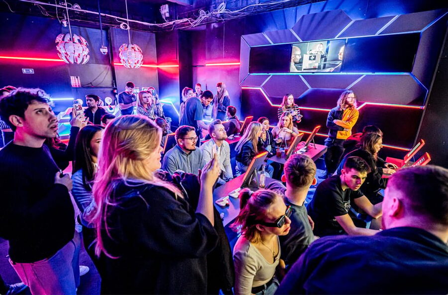 Prague: Robotic Bar Entry with a Drink Included - Seating, queues, and the best time to go