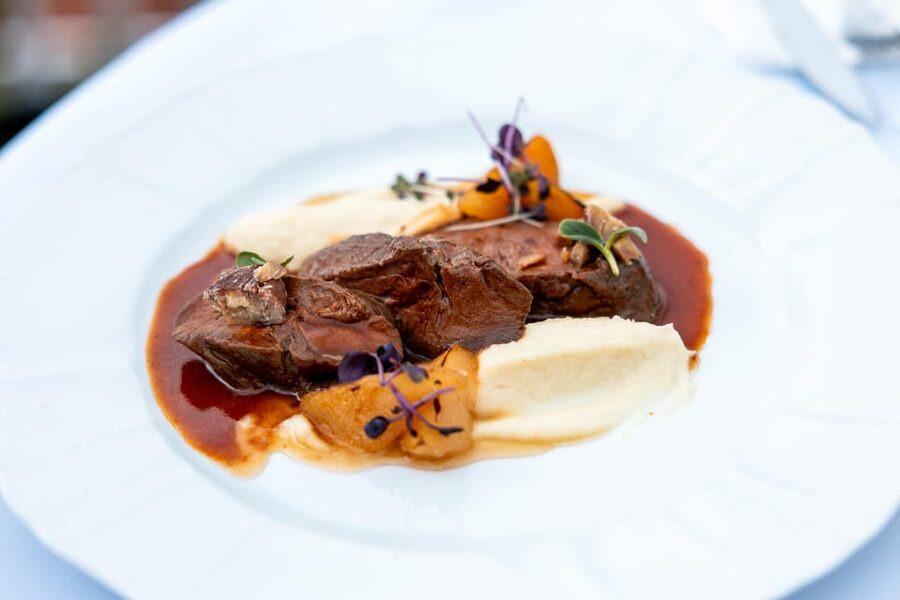 Prague: Sky Bar Aperitivo Menu with Drink & Panoramic Views - Why the timing matters