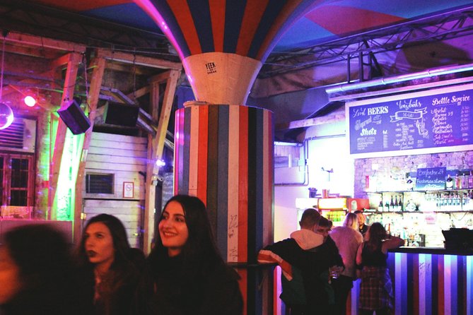 Private Budapest Ruin Bar Tour with Local Drinks & Street Food - Why the guide can make or break the night