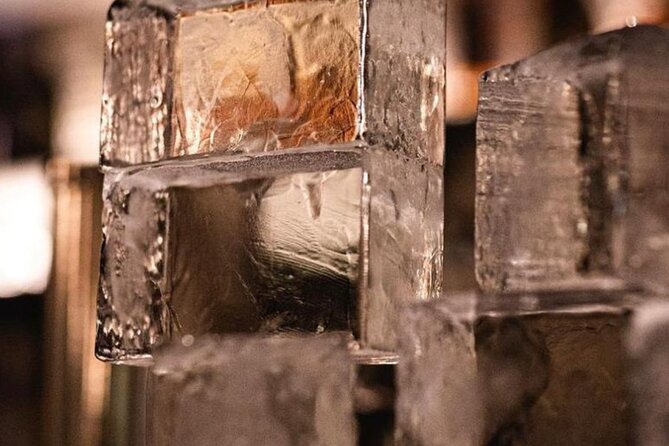 private groupe explore hidden bars & speakeasies in Paris - Who will enjoy this Paris evening