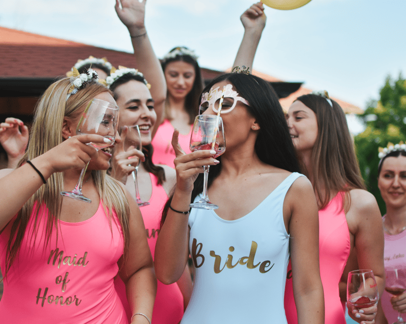 Private Pub / Bar Crawl Group Size 6-20 people - Why this Nice night out works best for groups