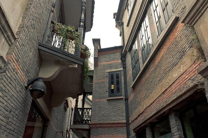 Private Shanghai Night Tour with Lost Heaven Dinner and Bar Hopping Option - Key Points at a Glance