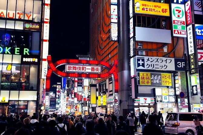 [Private]Shinjuku Golden Gai Bar Hopping w/ Japanese Local Guide - Starting at Omoide Yokocho for 75 minutes