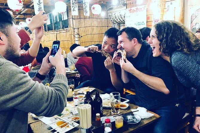 [Private]Shinjuku Golden Gai Bar Hopping w/ Japanese Local Guide - What the private format adds