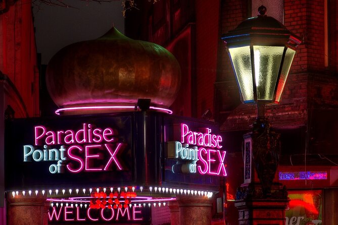 Private Tour: Hamburg St Pauli Nightlife District - The Zur Ritze boxing club stop