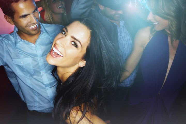 Pub Crawl Cologne Including Admission Fee for Bars and Shots - Starting at Club Goldfinger on Friesenstrasse