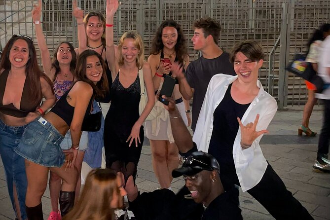 Pub Crawl Nice : Drink, Laugh, Meet the World - A quick photo stop at Place Masséna