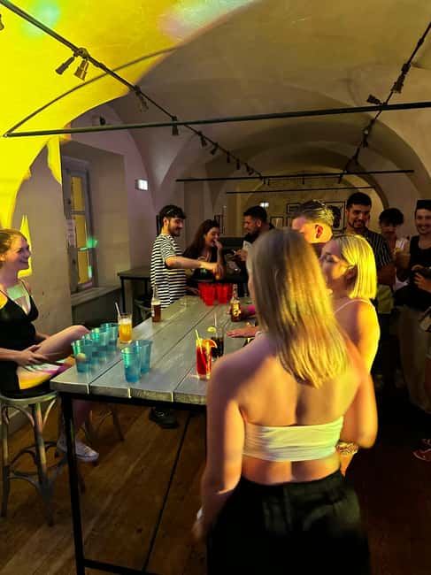 Pub Crawl Nice: Free Shots,Best Bar, Secret Surprise with us - The middle stops: drink deals, music, and movement