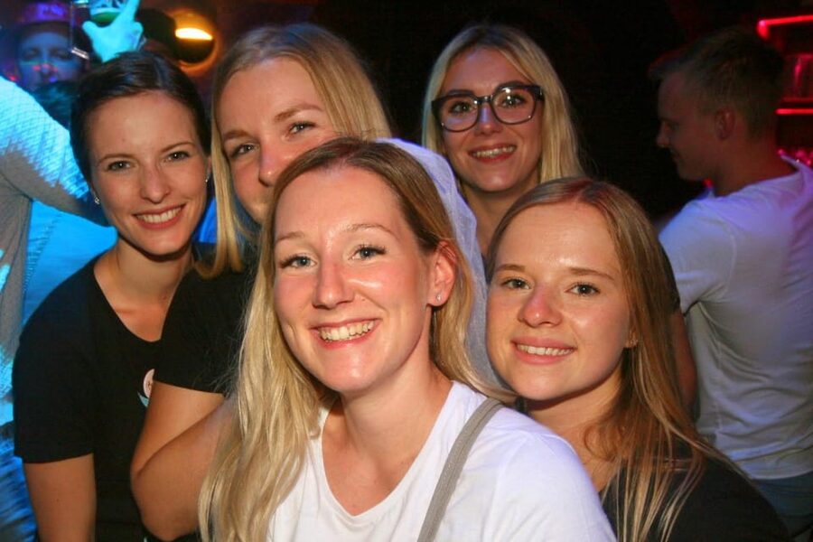 Pubcrawl Augsburg: Tour through best Bars and Clubs in Town - What the guide adds to a night out