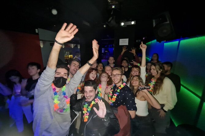 PUBCRAWL Bar and Party Route in Madrid - Three or four central bars, one hour at a time