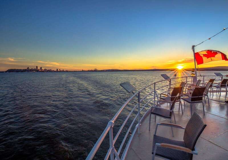 Québec City: 2-Hour Cocktail & DJ Evening Cruise - Dancing with a DJ on the outdoor deck
