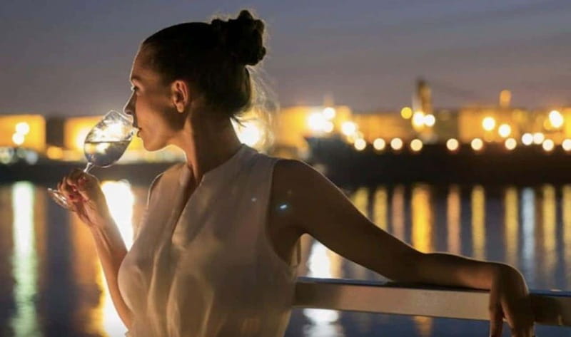 Québec City: 2-Hour Cocktail & DJ Evening Cruise - What the cruise is like in poor weather