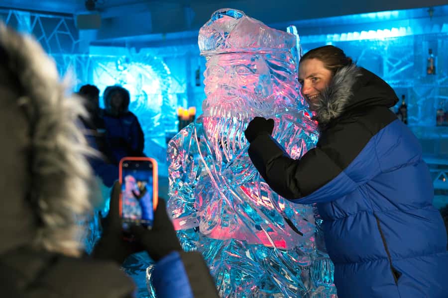 Queenstown: Ice Bar Entry with Warm Winter Gear and Drink - Who will enjoy this most