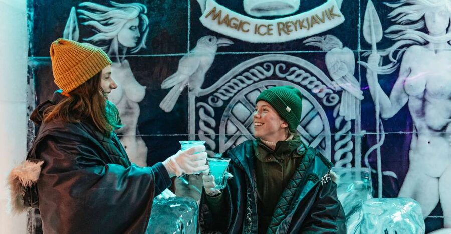 Reykjavik: Magic Ice Bar Entrance and Welcome Drink - How to plan the stop in Reykjavik