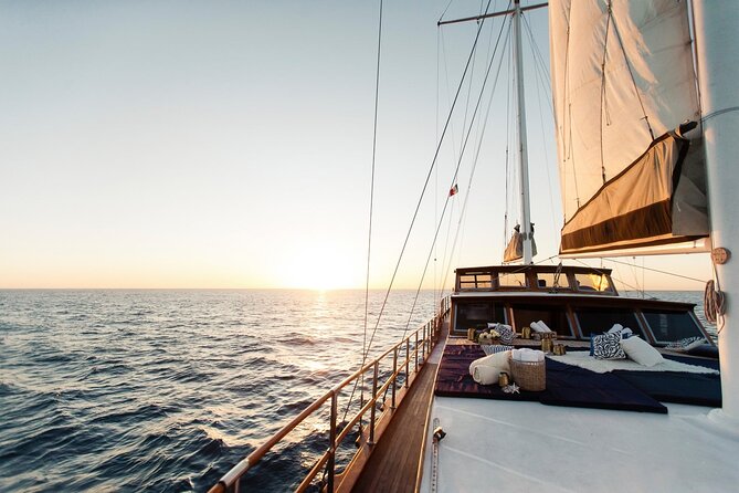 Romantic Sailboat Sunset: Live Music, Premium Bar & Dinner -Cabos - Booking, cancellation, and useful preparation