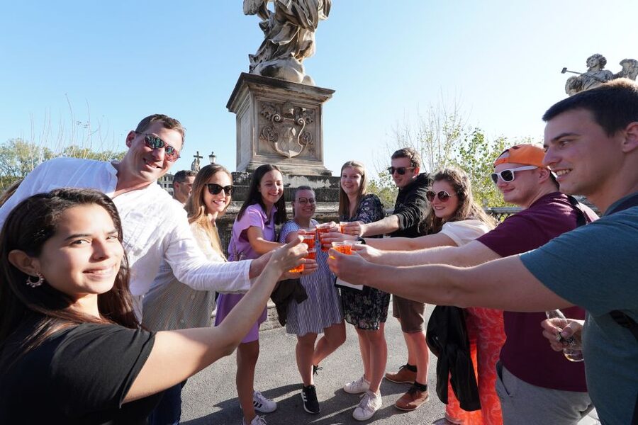 Rome: Evening Walking Tour with Cocktails and Local Guide - Starting beside Castel Sant’Angelo with an Aperol Spritz