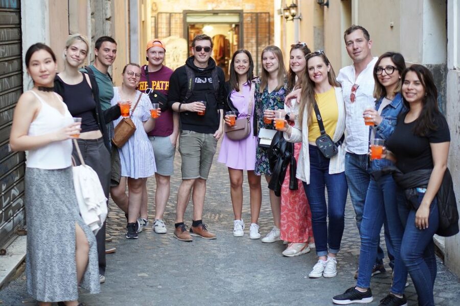 Rome: Evening Walking Tour with Cocktails and Local Guide - Piazza Navona, Bernini, and the old artistic quarrel