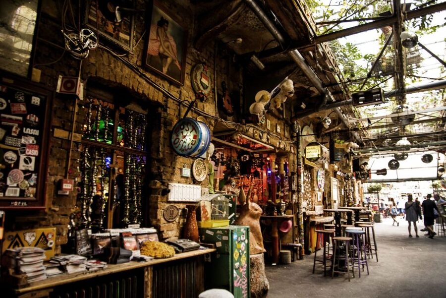 Ruin Bars Private Tour (Culture, history, and drinks) - Key points at a glance