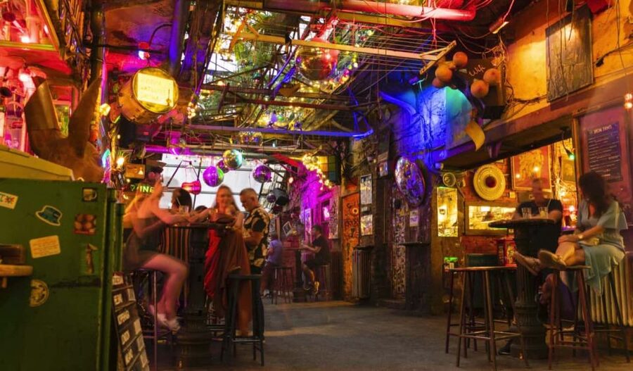 Ruin Bars Private Tour (Culture, history, and drinks) - Why ruin bars are worth seeing with a guide