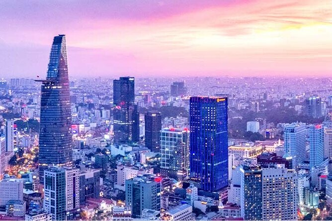 Saigon After Dark With Seafood, Beer & Live Music Bar - Nguyen Thien Thuat Shows the Older City