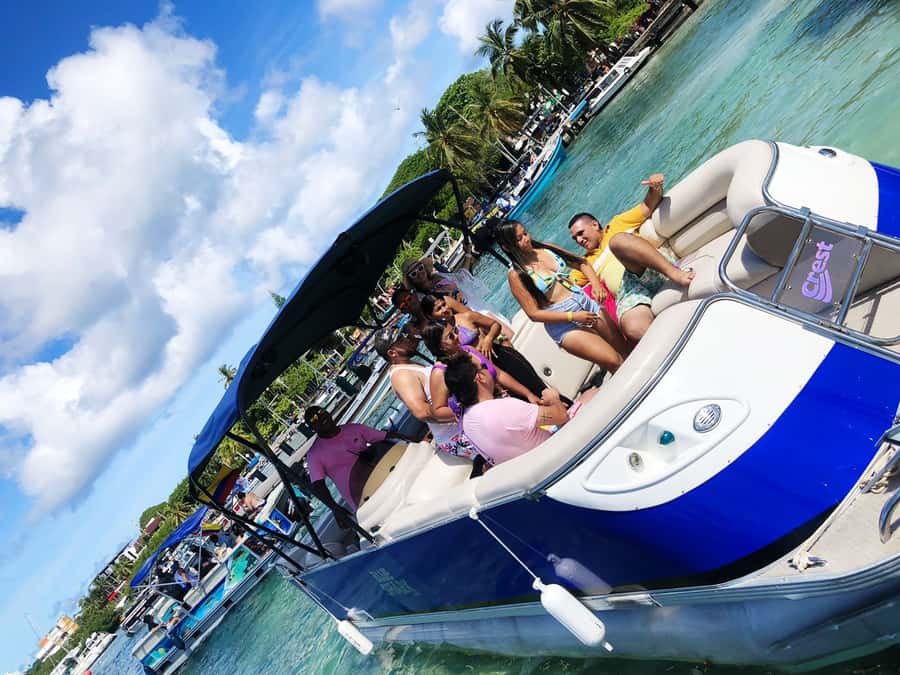 San Andres: Private Boat Trip with Tiki Bar & Rose Cay Stops - El Palito and the floating tiki bar