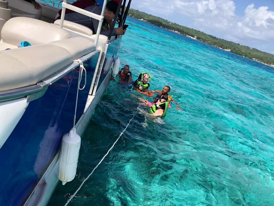 San Andres: Private Boat Trip with Tiki Bar & Rose Cay Stops - Who will enjoy this most