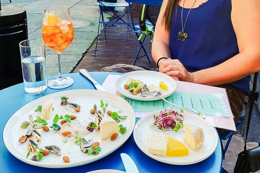 Santa Barbara: 3-Hour Cocktail and History Walking Tour - What makes the guide important