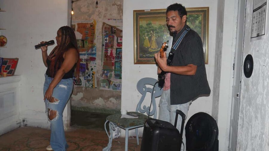 Santo Domingo: Nightlife, Rhythm, Culture Tour with Locals - The guide makes the difference