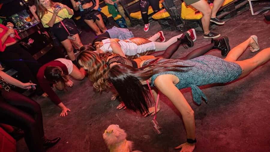 São Paulo Nightlife: Pub Crawl in the City that Never Sleeps - The first bar, caipirinhas, and getting acquainted