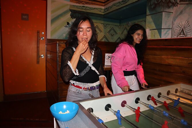 Saturday Night Pub Crawl for Professionals in Vienna, Austria - Dancing at Funky Monkey Bar