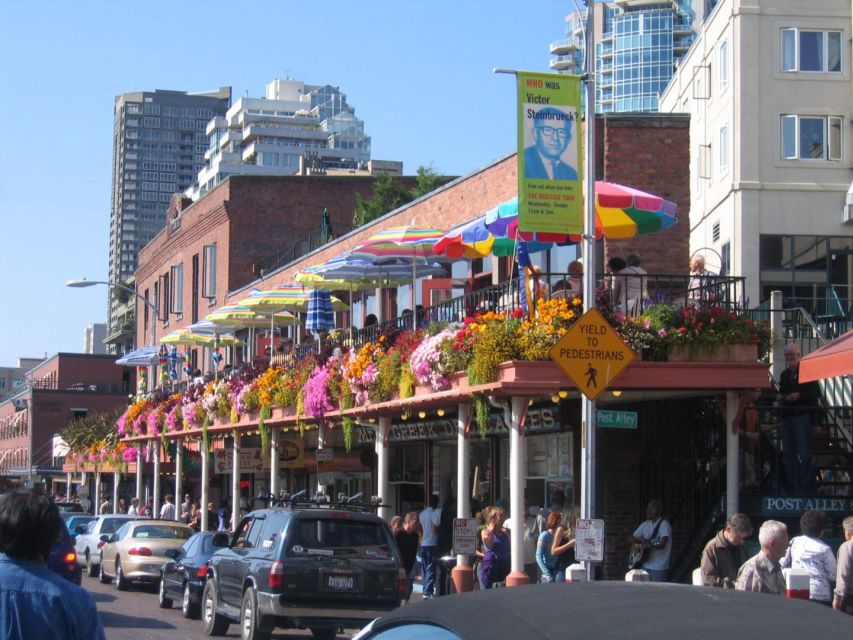 Seattle: Signature Cocktail Tour - A short downtown walk with practical access