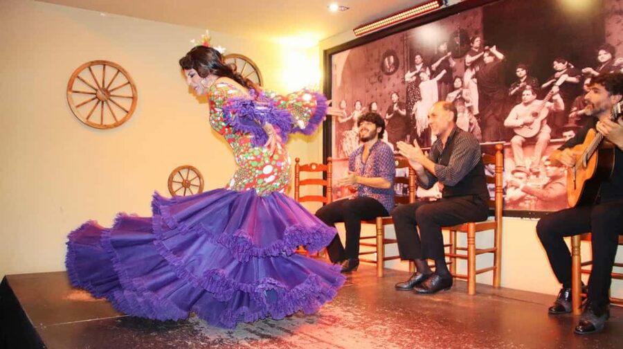 Seville: Flamenco Show & Cocktail Experience - The atmosphere at Tablao Flamenco La Cantaora Sevilla