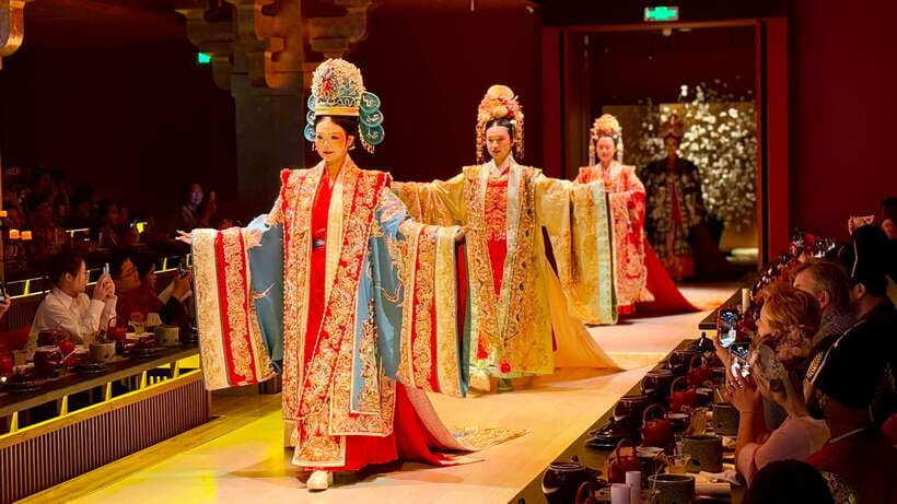 Shanghai Immersive Royal Banquet+Photo, Bar/Massage Options - The optional Chinese medicine stop