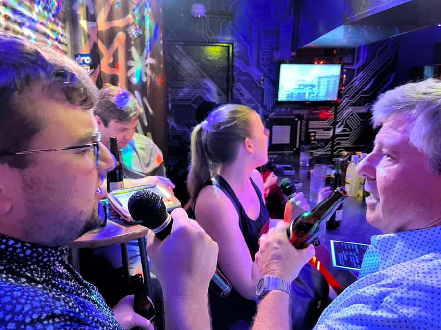 Shinjuku: bar hopping night tour at Japanese Izakaya - What the izakaya stops add to the evening
