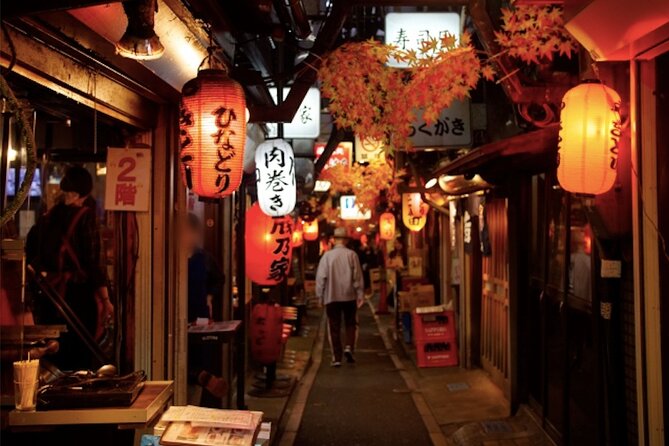 Shinjuku Golden-gai and Kabuki-cho Bar Hopping with Master Guide - Who will get the most from this evening