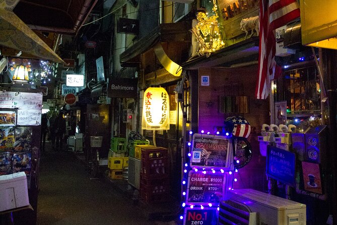 Shinjuku Golden-gai and Kabuki-cho Bar Hopping with Master Guide - One hour among Golden Gai’s tiny bars